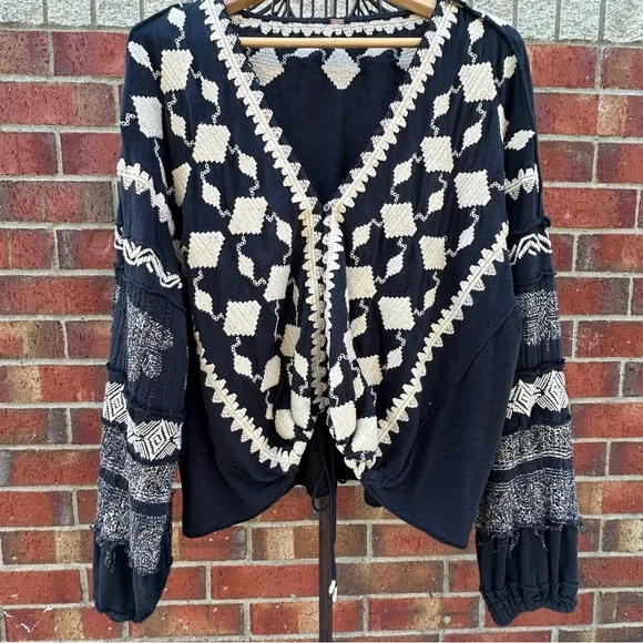 Free People Geometric Embroidery BOHO Top Drawstring Front Arts Balloon Sleeve L - Picture 17 of 17